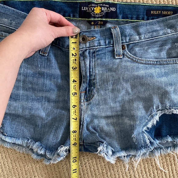 Lucky Brand (the Riley Jean shorts) - Picture 5 of 6